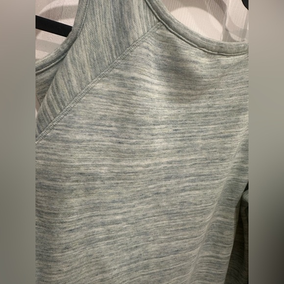 T By Talbots Heathered Cold Shoulder Sweatshirt 3/4 Sleeve in Teal Size Medium - Picture 9 of 11